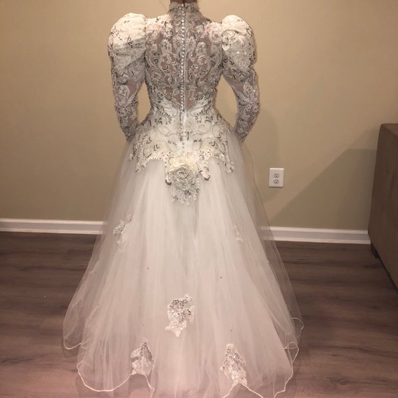 1993 Eve of Milady Wedding Dress - Picture 2 of 10
